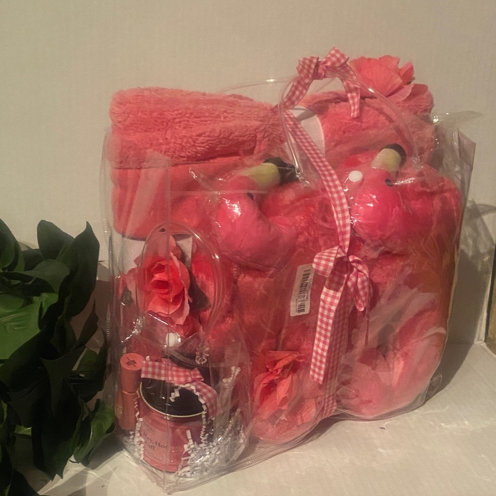 Women’s Bath & Body Gift Set - Pink Plush Blanket And Spa Collection